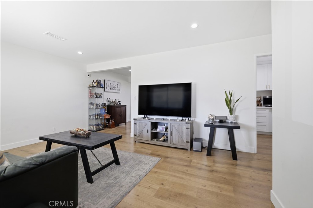 44335 Glenraven Road Lancaster, CA 93535 - Photo 5 of 32 a living room with furniture and a flat screen tv