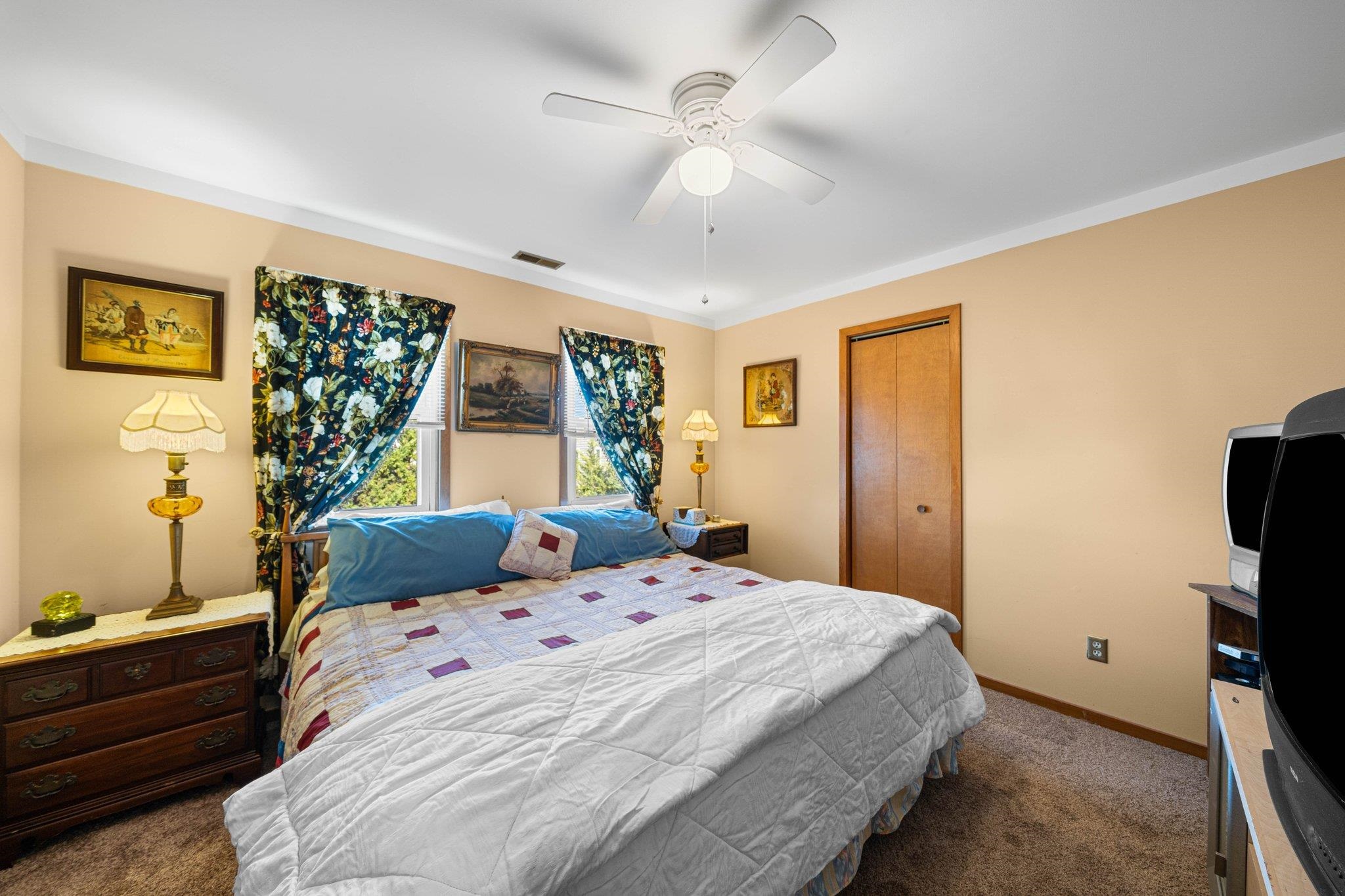 2754 1st Avalon, NJ 08202 - Photo 14 of 26 a bedroom with a bed and a flat tv screen on dresser