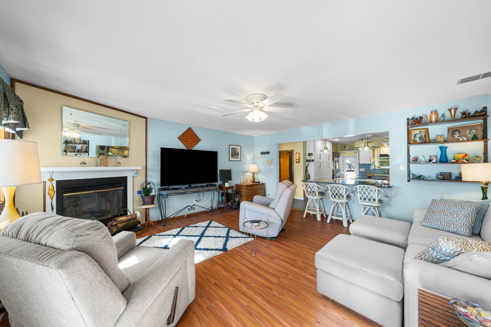 2754 1st Avalon, NJ 08202 - Photo 8 of 26 a living room with furniture and a flat screen tv