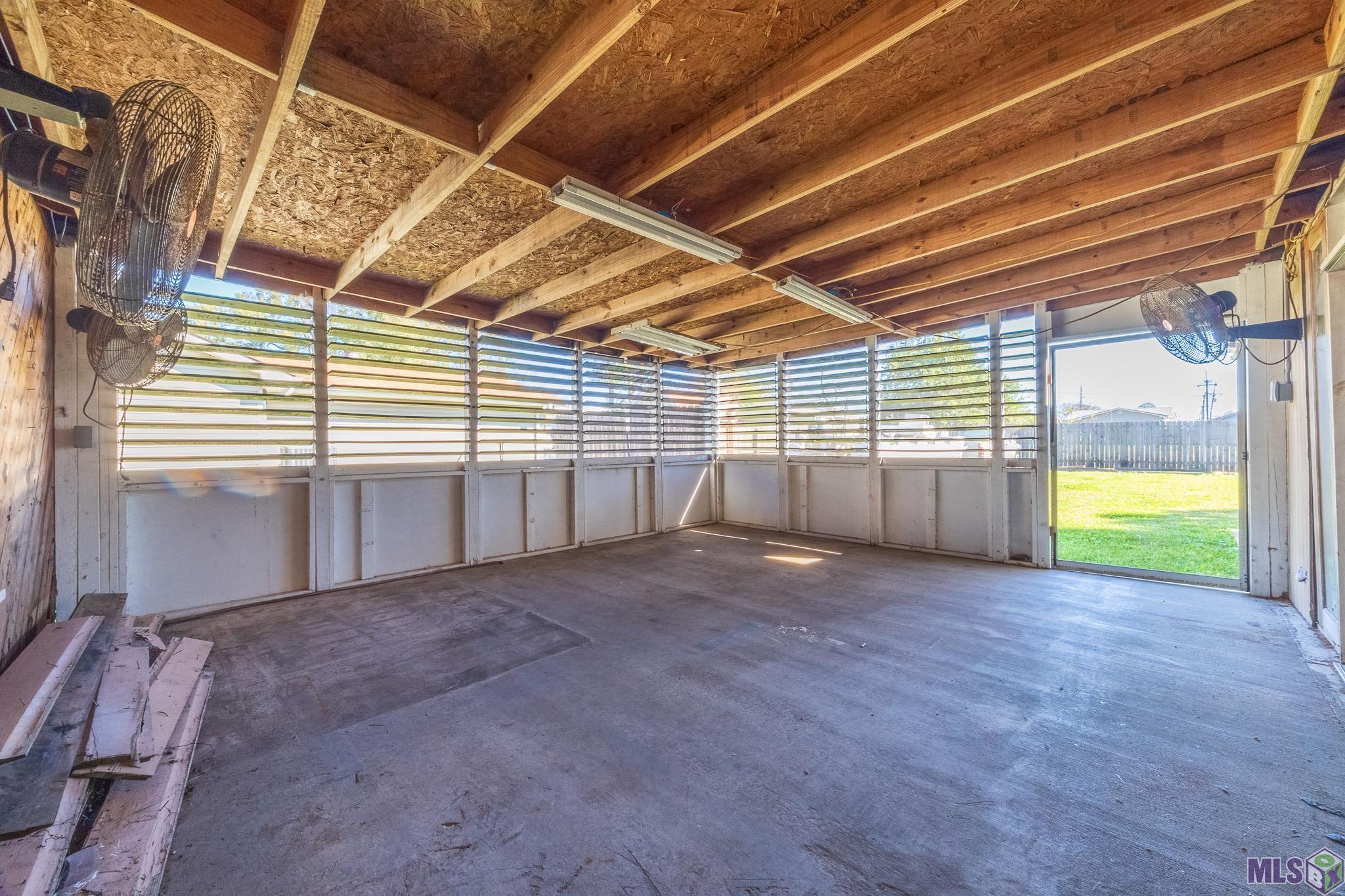 133 Hackberry Avenue Houma, LA 70360 - Photo 5 of 13 Screen Patio