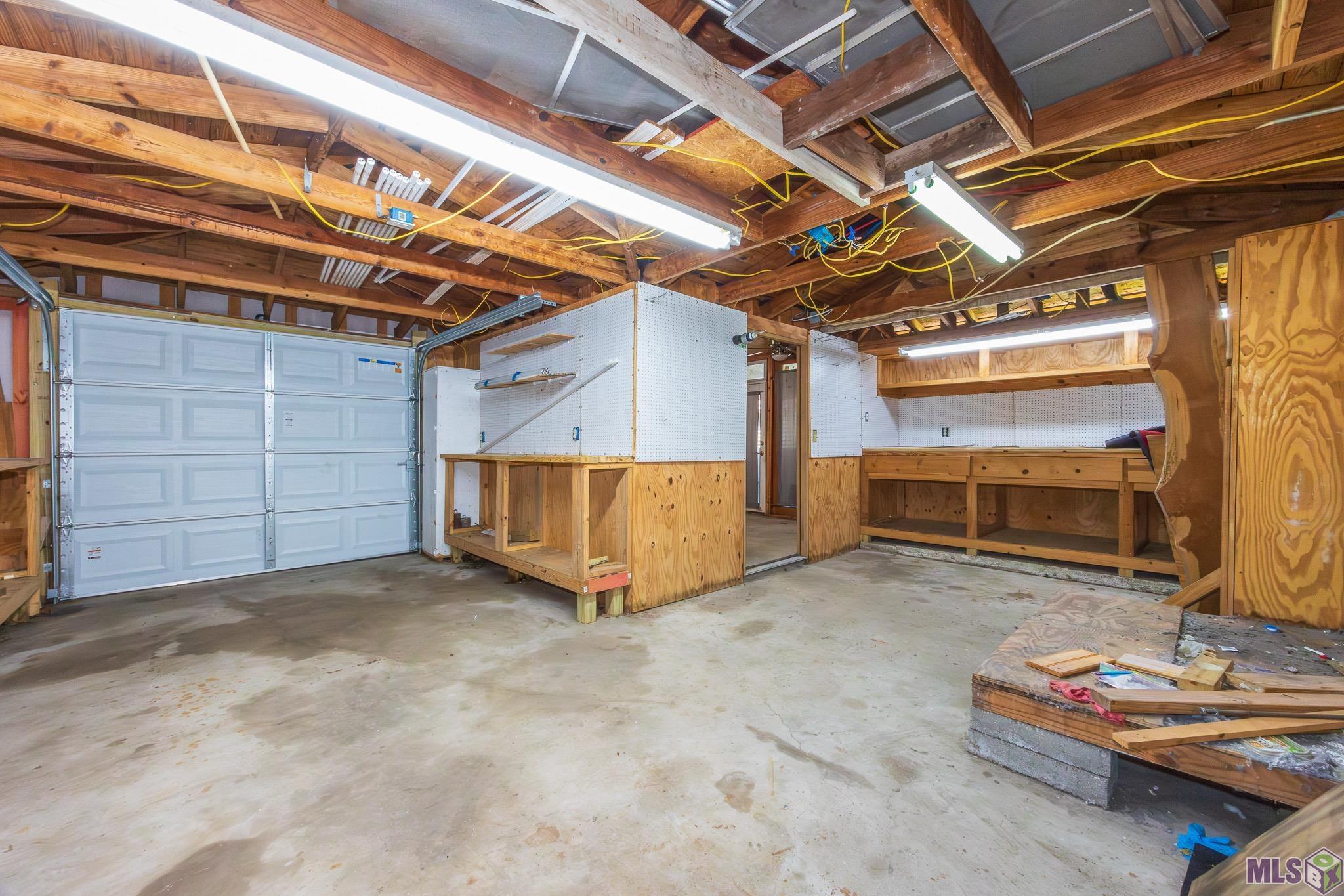 133 Hackberry Avenue Houma, LA 70360 - Photo 6 of 13 Garage