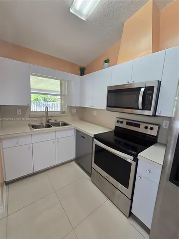 $3,500 | 894 Northwest 134th Place, Unit 894, Miami, FL 33182