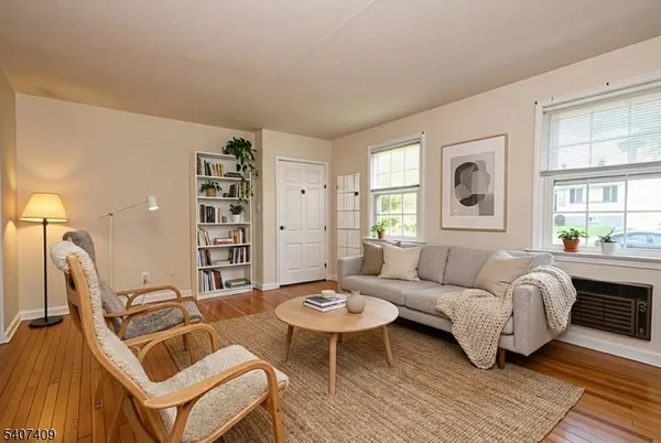 $1,900 | 251 Elmwood Avenue, Unit 1, Maplewood, NJ 07040