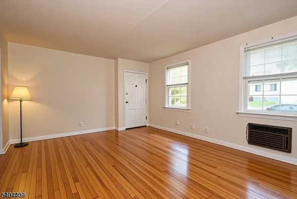 $1,900 | 251 Elmwood Avenue, Unit 1, Maplewood, NJ 07040