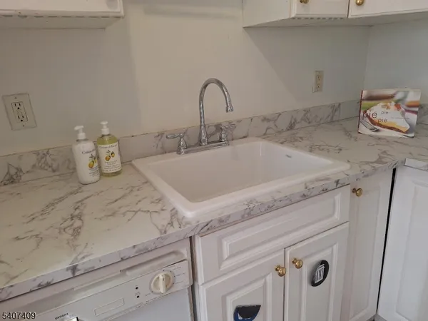 $1,900 | 251 Elmwood Avenue, Unit 1, Maplewood, NJ 07040