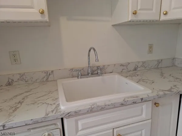 $1,900 | 251 Elmwood Avenue, Unit 1, Maplewood, NJ 07040