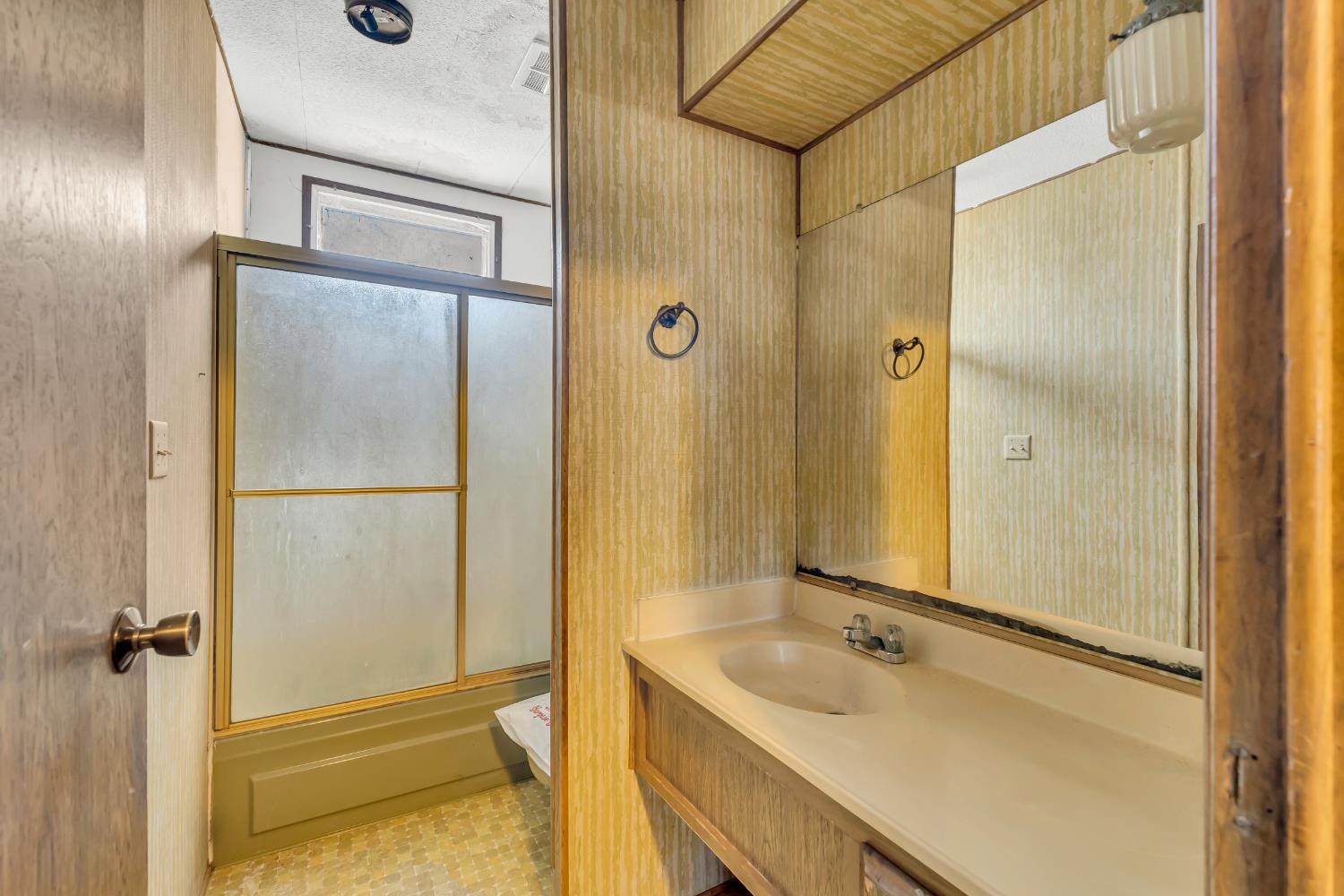 3901 Lake Road, Unit 92 West Sacramento, CA 95691 - Photo 19 of 26 a bathroom with a tub and a sink