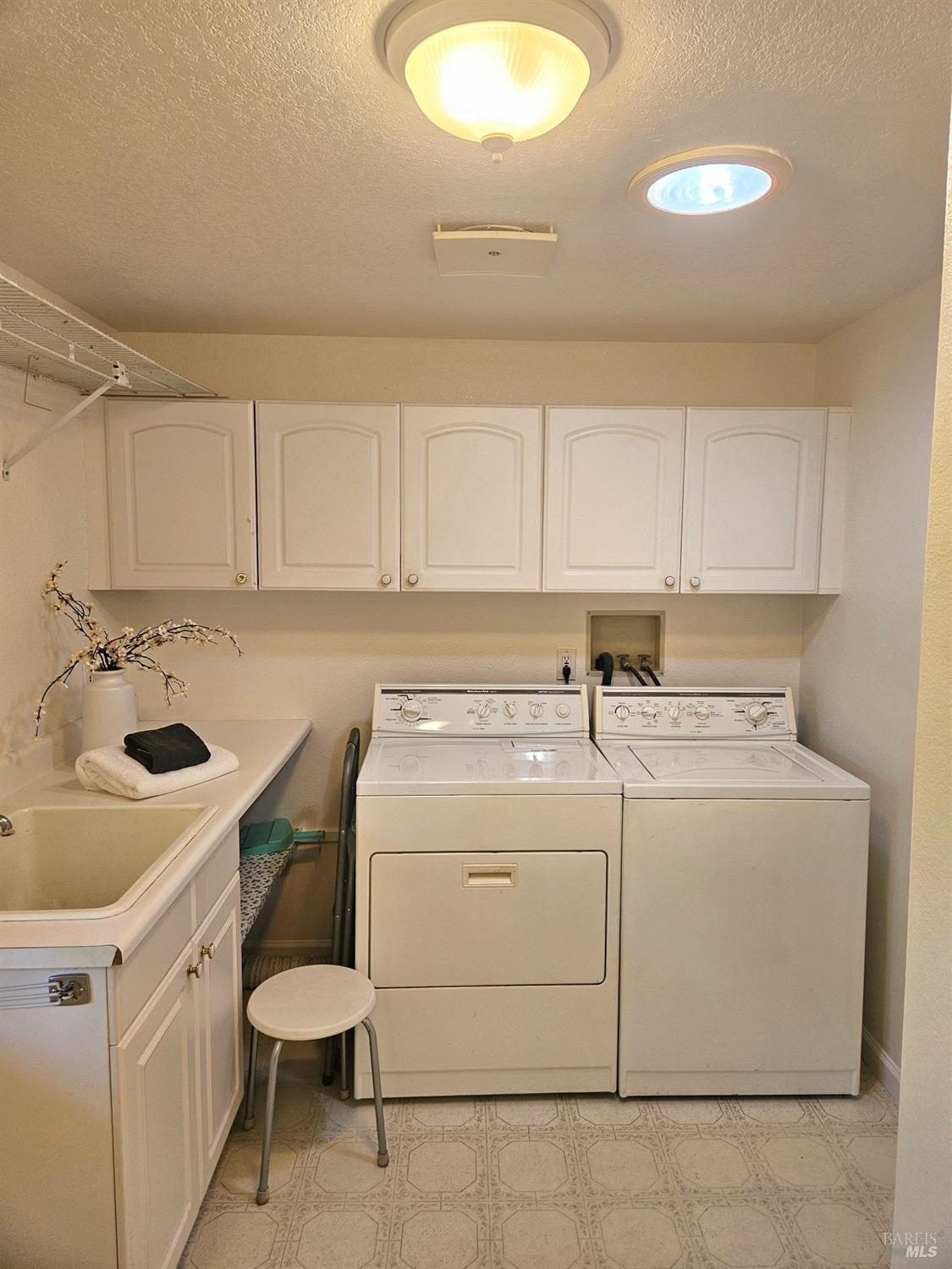2 San Ardo Court St. Helena, CA 94574 - Photo 20 of 45 a utility room with dryer and washer