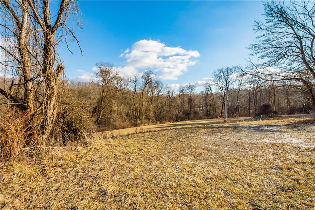 489 Sharon Road Coraopolis, PA 15108 - Photo 4 of 17 Gallery Image 4