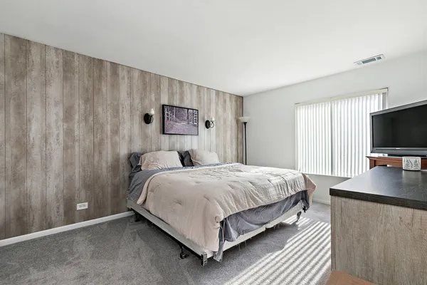 $216,000 | 712 Tipperary Court, Unit 2B, Schaumburg, IL 60193