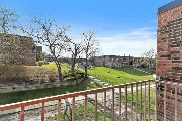 $216,000 | 712 Tipperary Court, Unit 2B, Schaumburg, IL 60193