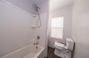 88 Evans Avenue Pittsburgh, PA 15205 - Photo 20 of 41 a bathroom with a sink toilet and bathtub