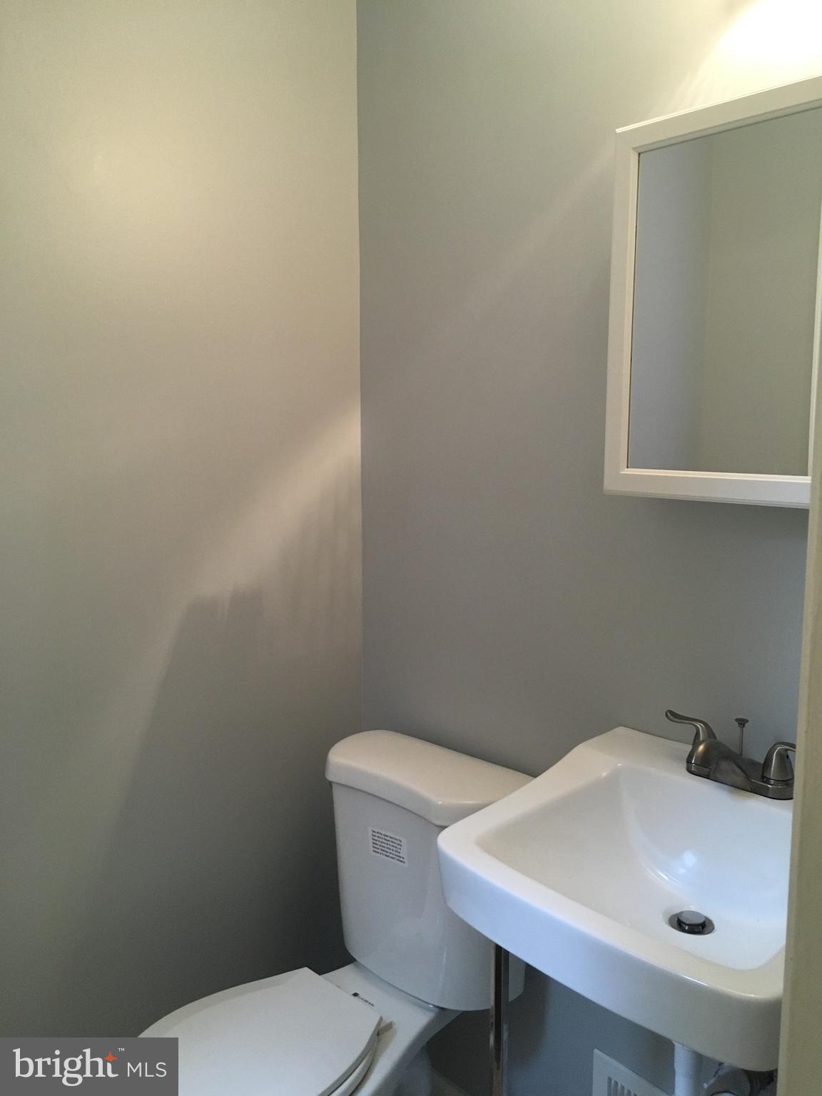 5254 Darien Road Baltimore, MD 21206 - Photo 6 of 11 Bathroom