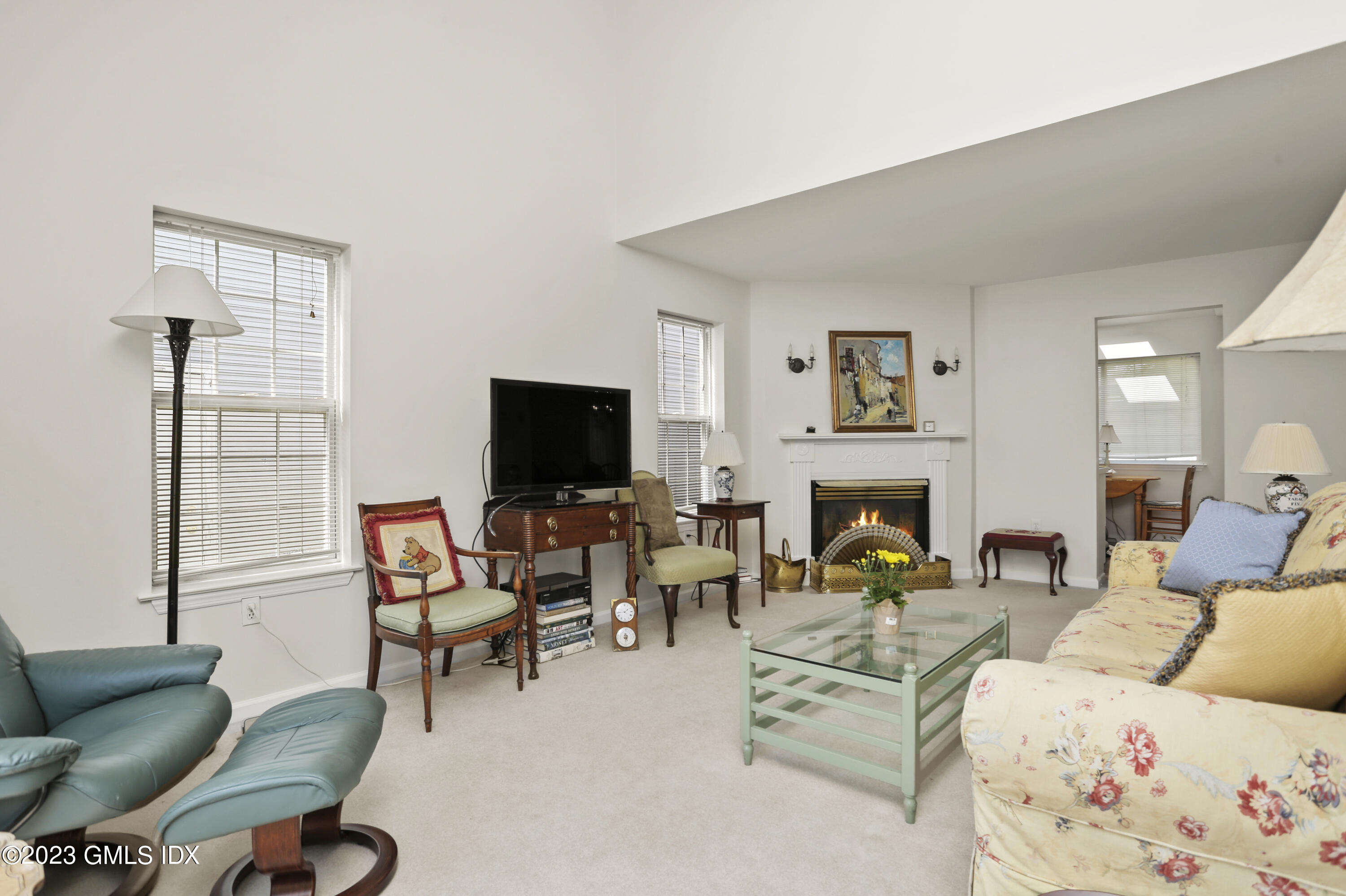 1 Shore Road, Unit 8 Stamford, CT 06902 - Photo 5 of 20 Living Room