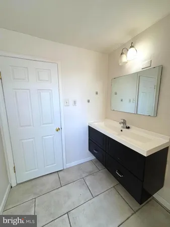 $1,800 | 819 Creek Road, Unit B, Bellmawr, NJ 08031