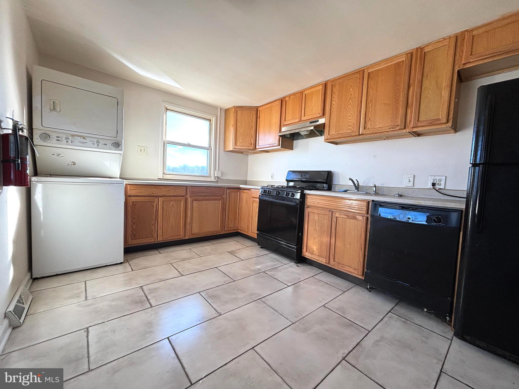 819 Creek Road, Unit B Bellmawr, NJ 08031 - Photo 4 of 15 kitchen