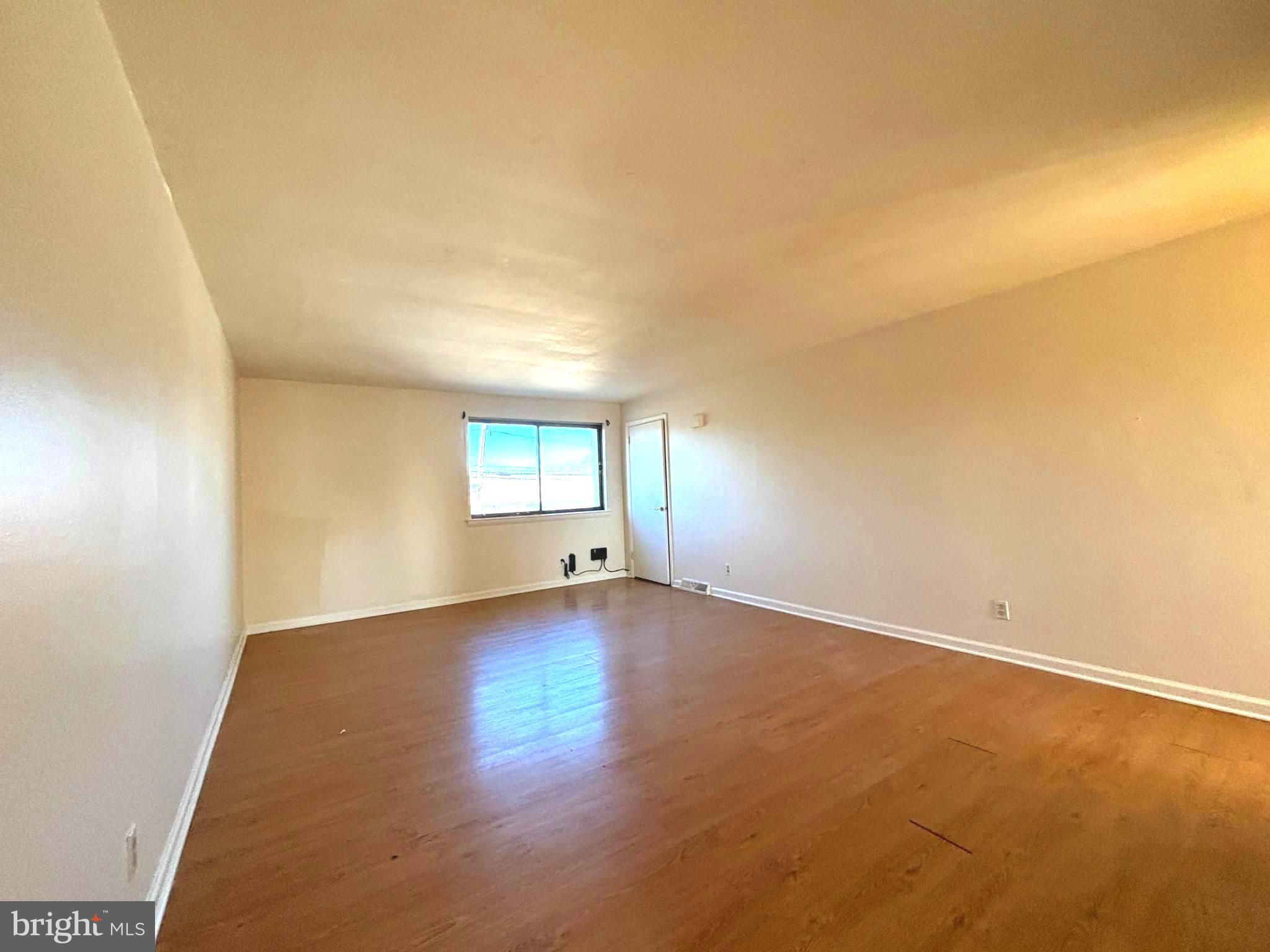819 Creek Road, Unit B Bellmawr, NJ 08031 - Photo 7 of 15 living room
