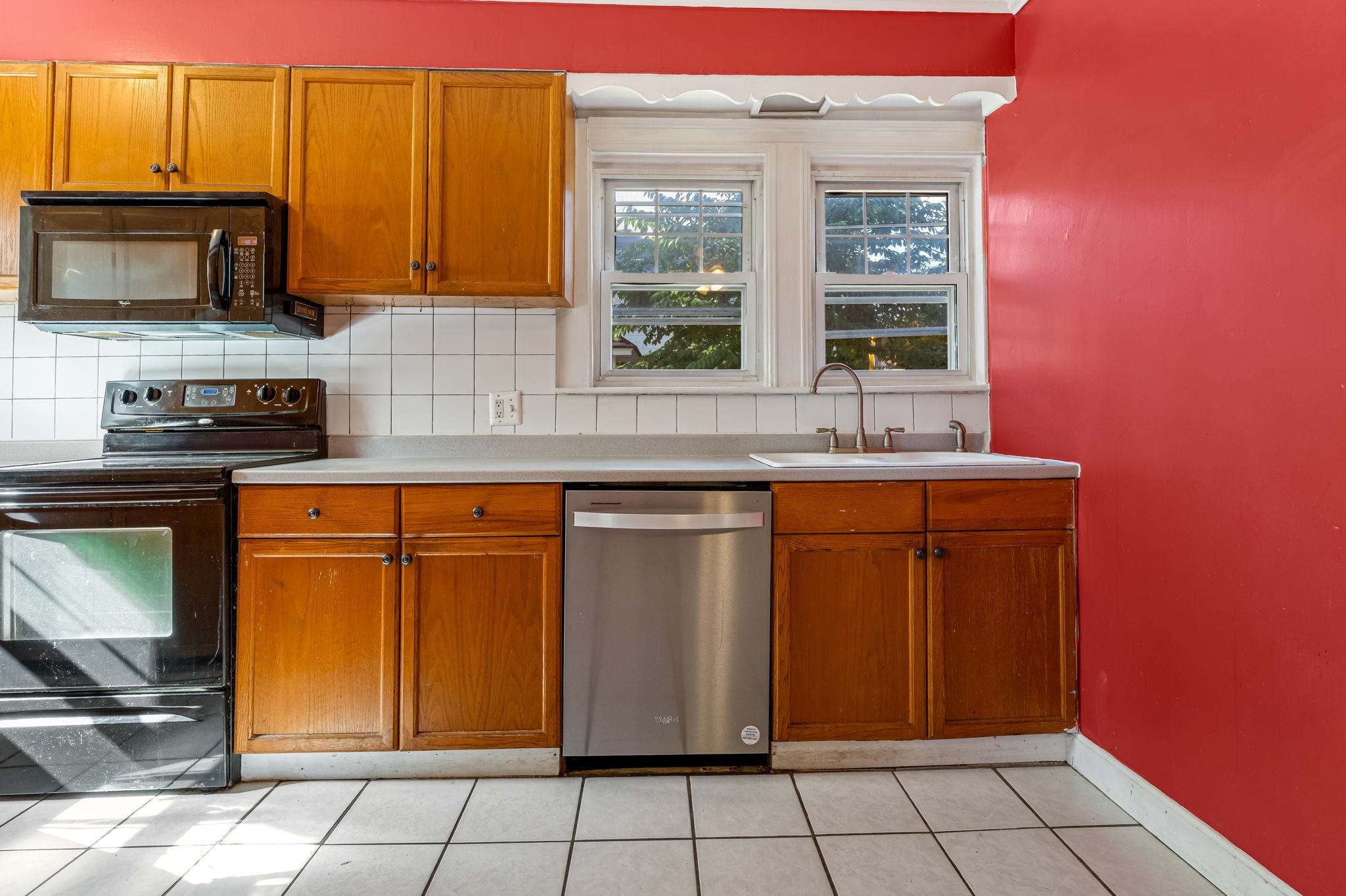 269 Orange Street Manchester, NH 03104 - Photo 13 of 46