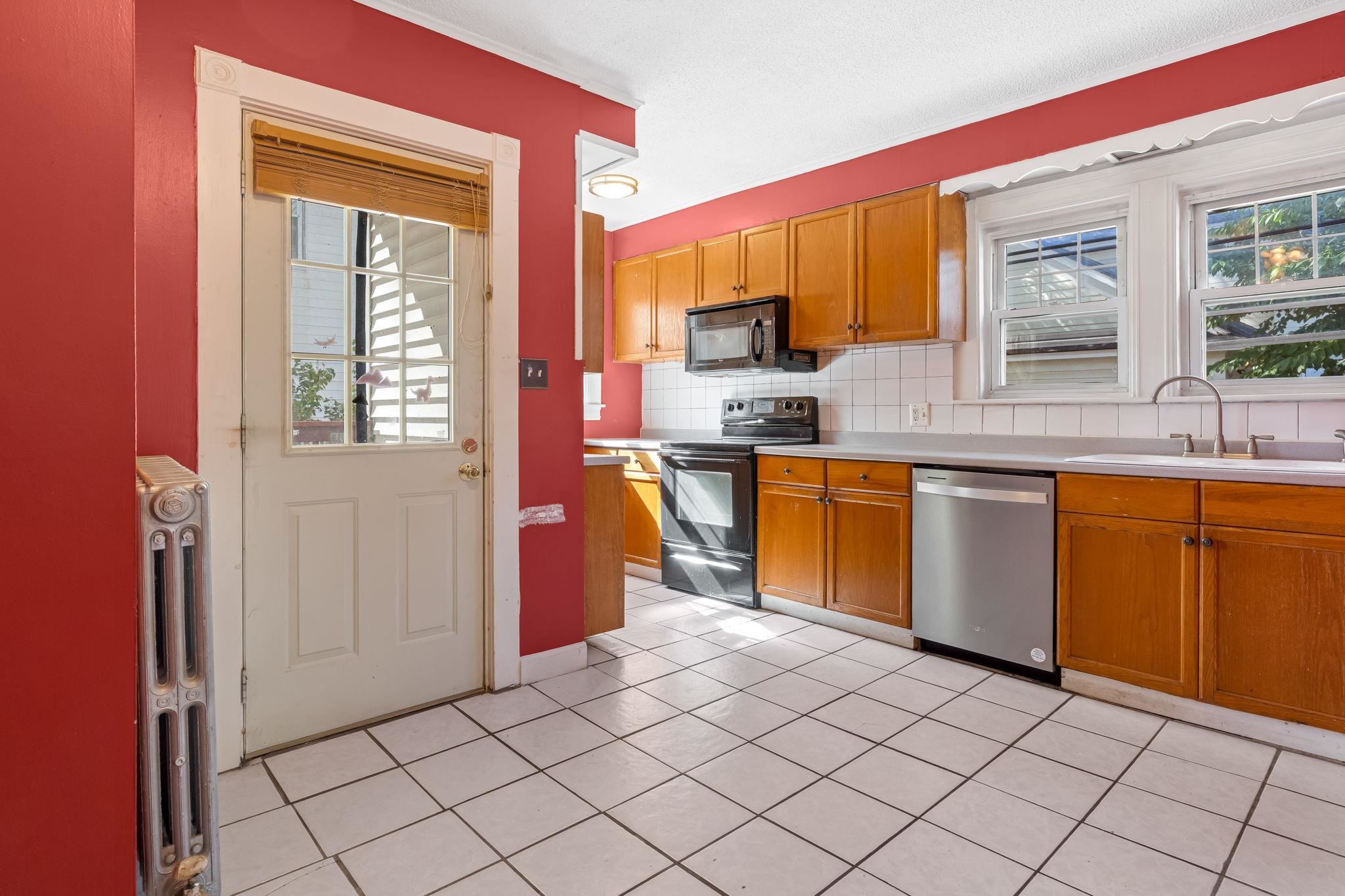 269 Orange Street Manchester, NH 03104 - Photo 15 of 46