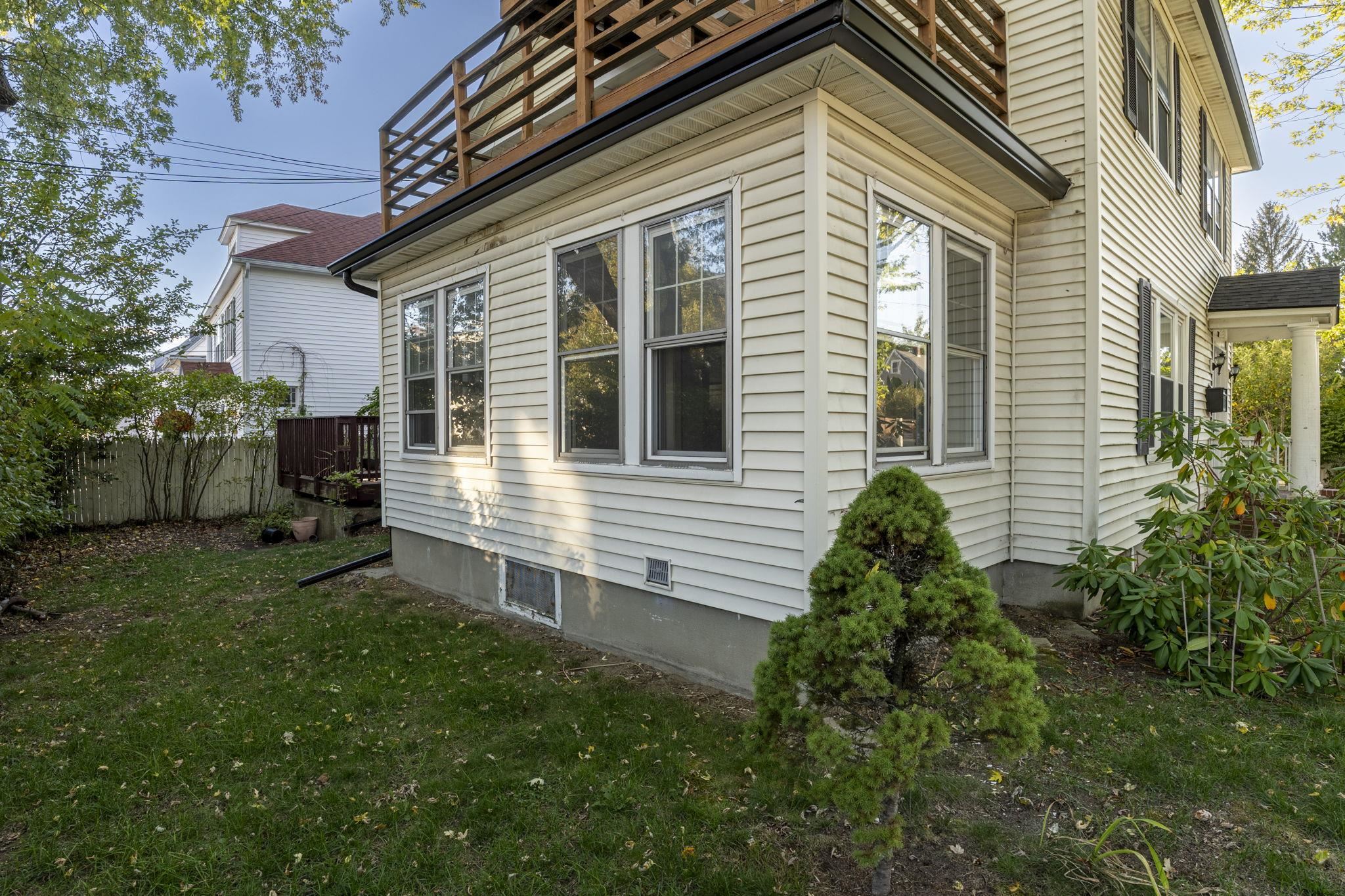 269 Orange Street Manchester, NH 03104 - Photo 8 of 46