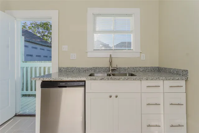 $1,297 | 1219 33rd Street, Unit 1, Galveston, TX 77550