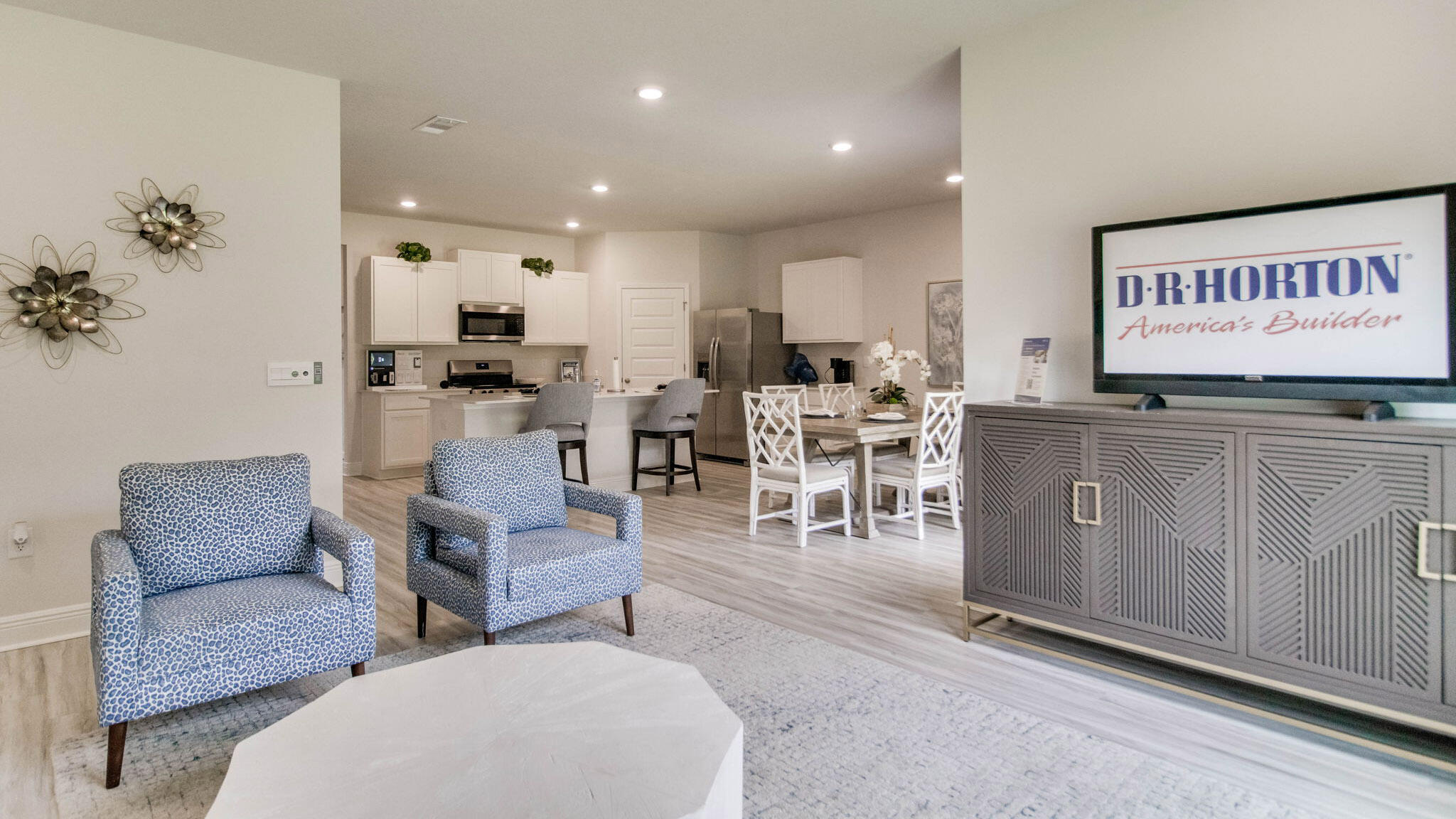 31 Foxtrail Run Freeport, FL 32439 - Photo 10 of 31 a living room with furniture a rug and white walls