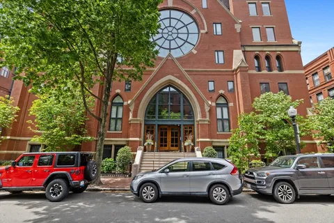 $839,000 | 2 Clarendon Street, Unit 301, Boston, MA 02116