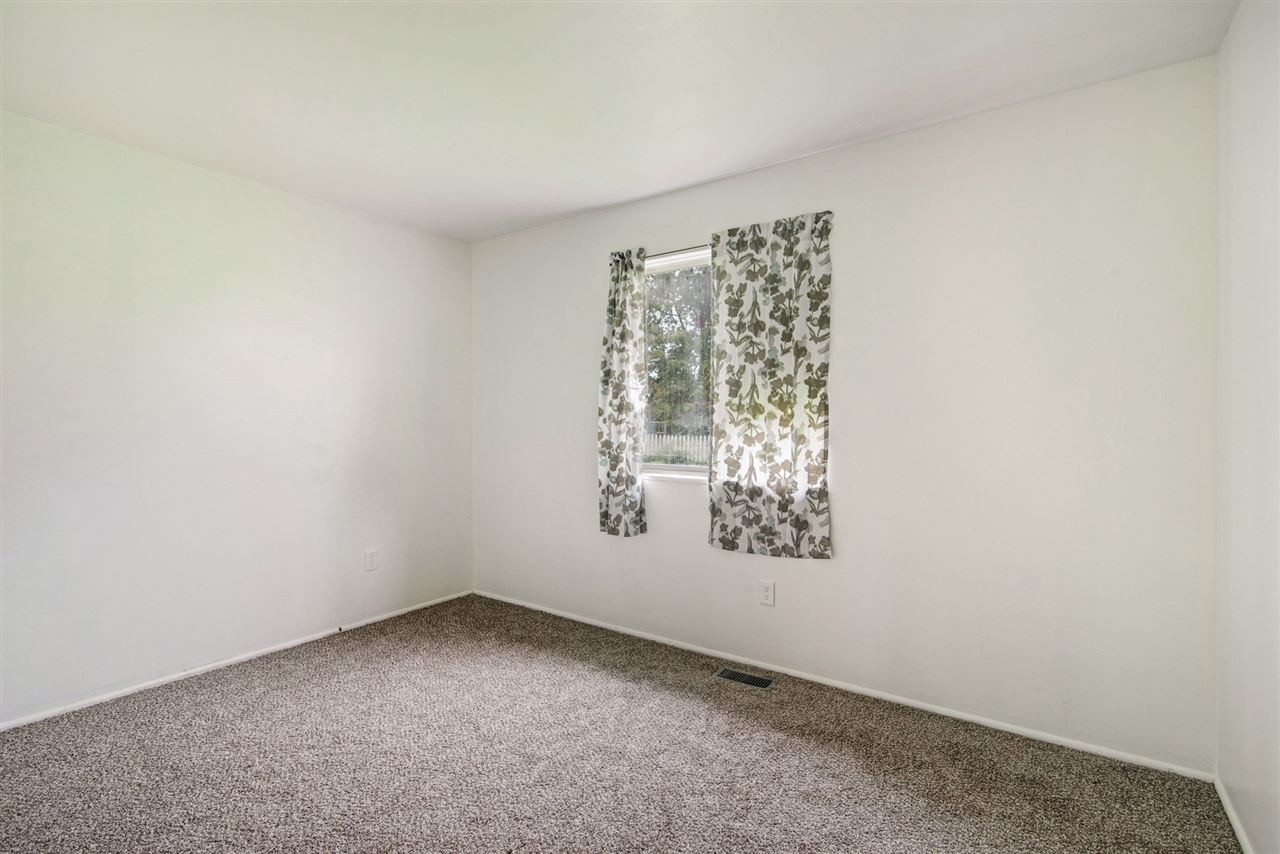 12391 North Genesee Road Clio, MI 48420 - Photo 15 of 23 31397889-14.JPG