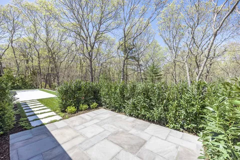 $4,995,000 | 21 Ocean Parkway, East Hampton, NY 11937