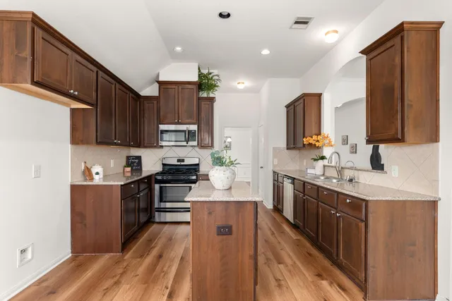 $2,200 | 2008 Golden Creek Lane, Richmond, TX 77469