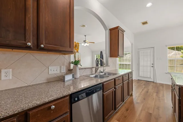 $2,200 | 2008 Golden Creek Lane, Richmond, TX 77469