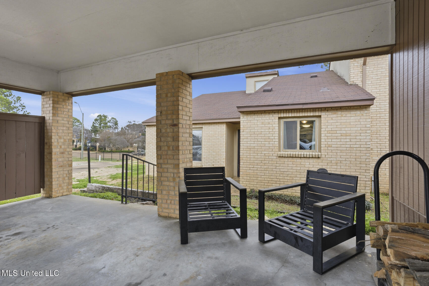 28 Park Crest Place Jackson, MS 39211 - Photo 2 of 20 28 Park Crest-2