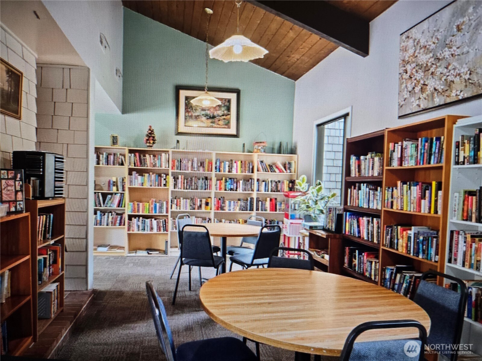 18425 Northeast 95th Street, Unit 76 Redmond, WA 98052 - Photo 20 of 20 a view of a workspace with furniture and toys