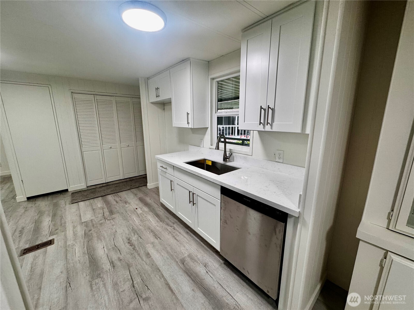 18425 Northeast 95th Street, Unit 76 Redmond, WA 98052 - Photo 8 of 20 a kitchen with granite countertop a sink and a stove top oven