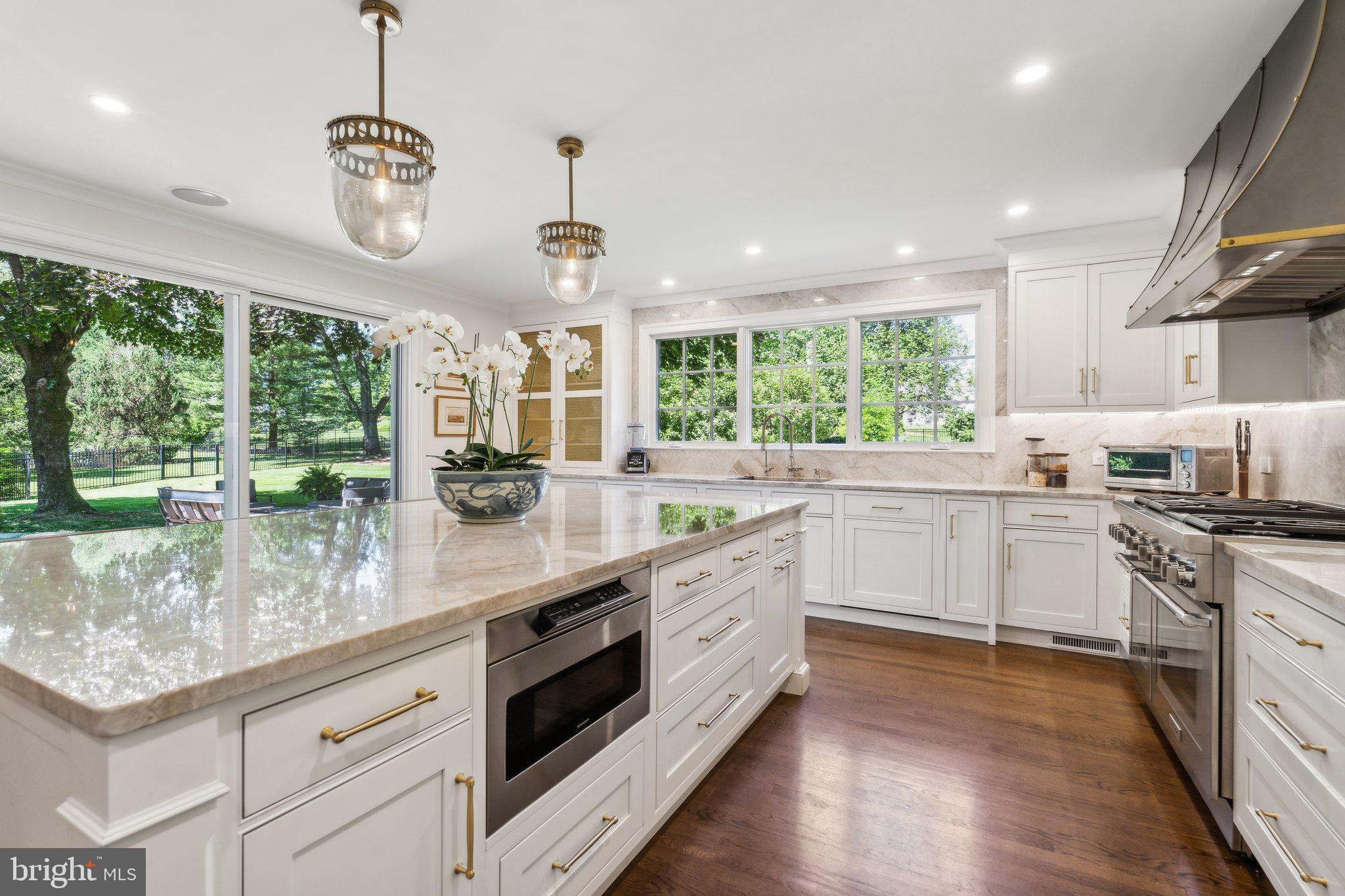 9100 Falls Road Potomac, MD 20854 - Photo 13 of 38