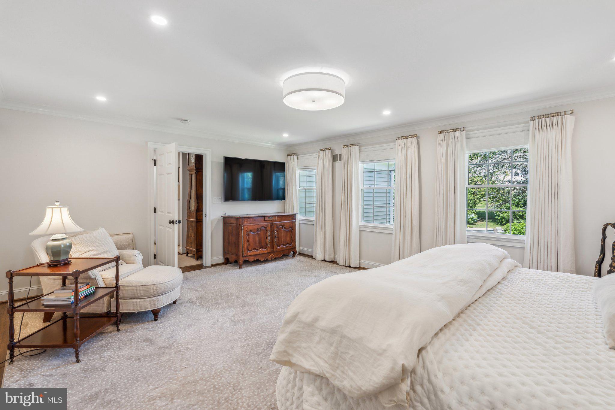 9100 Falls Road Potomac, MD 20854 - Photo 20 of 38