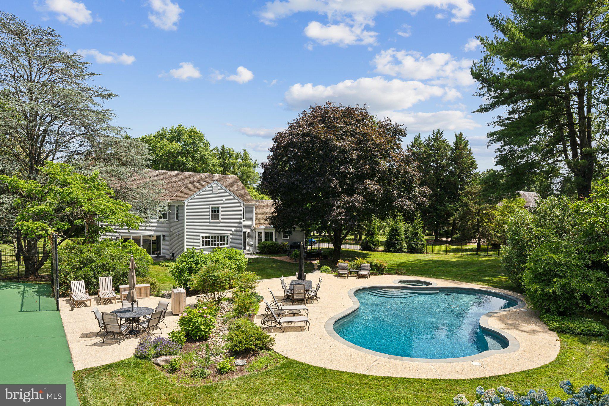 9100 Falls Road Potomac, MD 20854 - Photo 2 of 38 Paradise Found!!