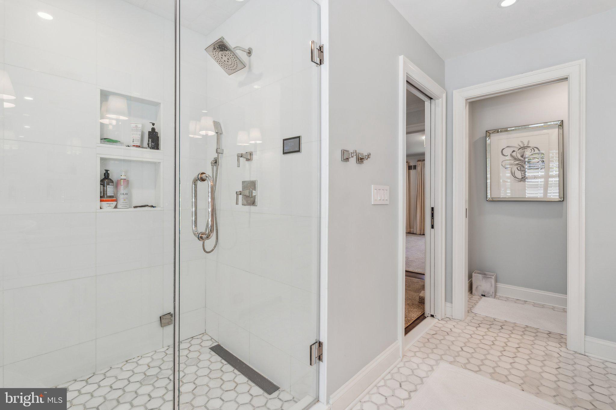 9100 Falls Road Potomac, MD 20854 - Photo 22 of 38