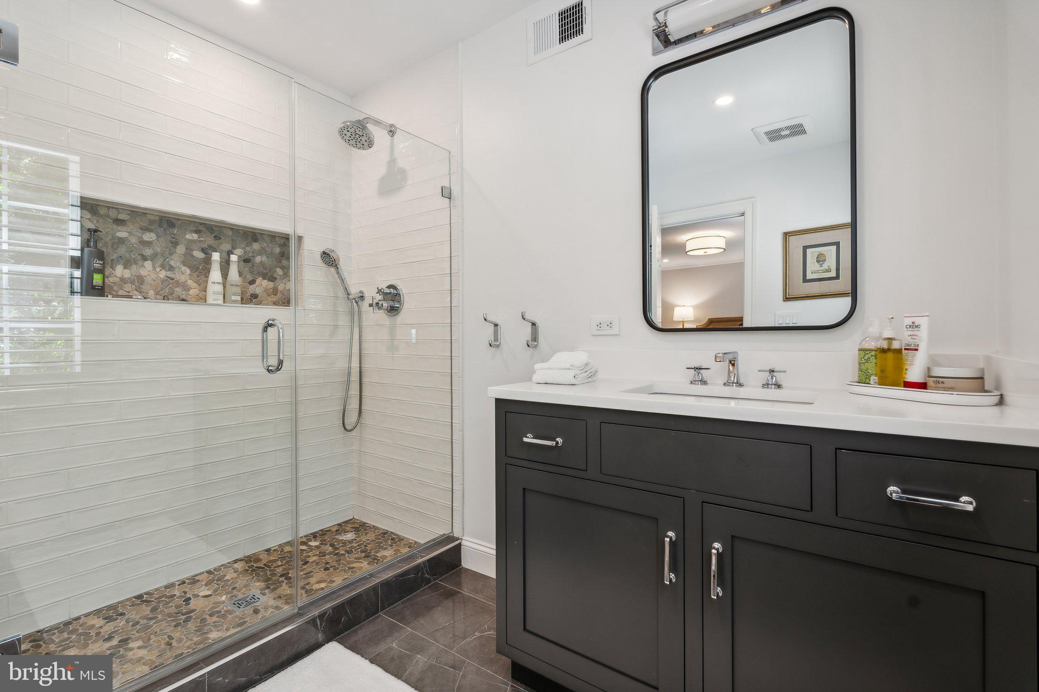 9100 Falls Road Potomac, MD 20854 - Photo 28 of 38