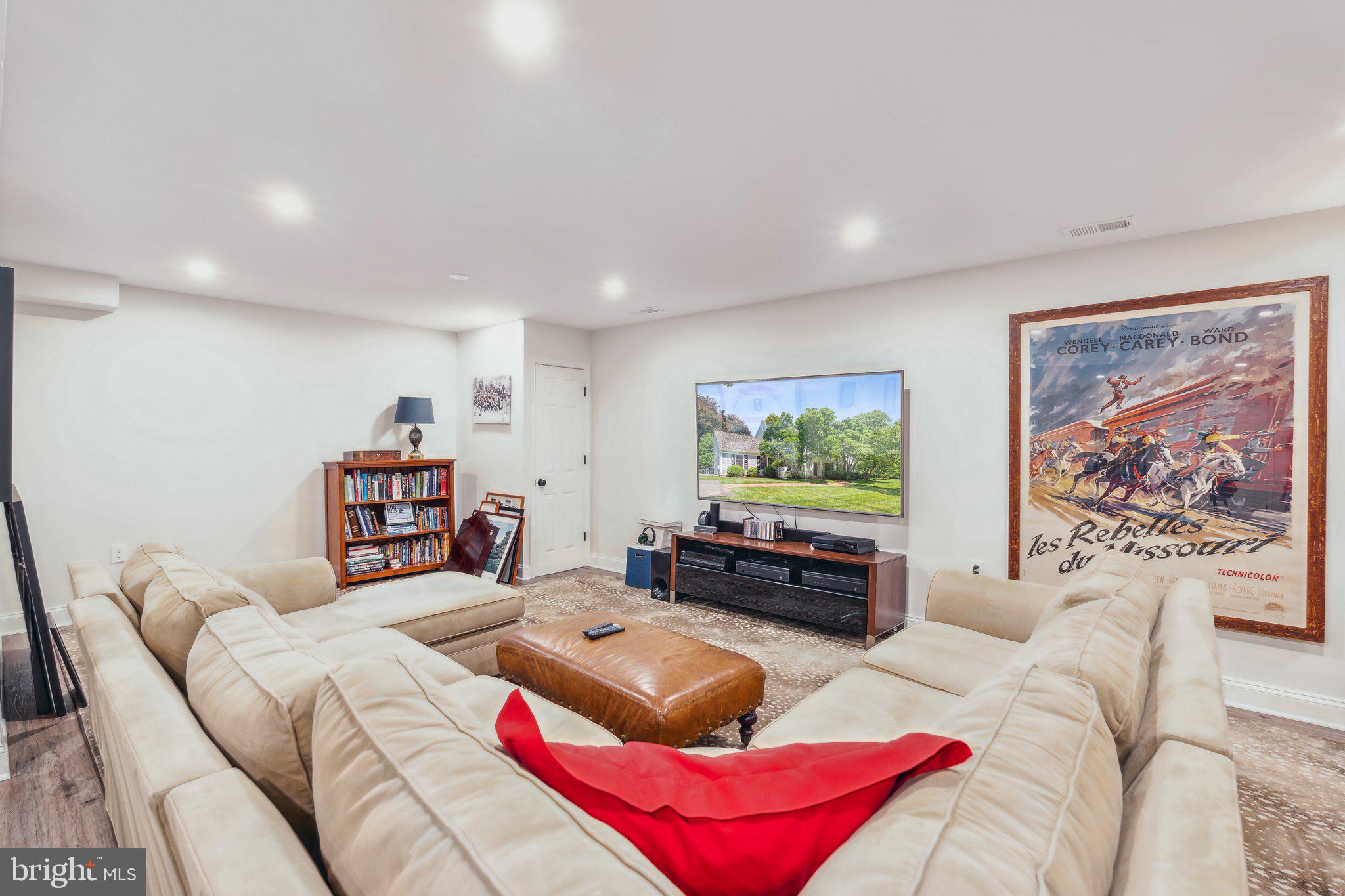 9100 Falls Road Potomac, MD 20854 - Photo 29 of 38