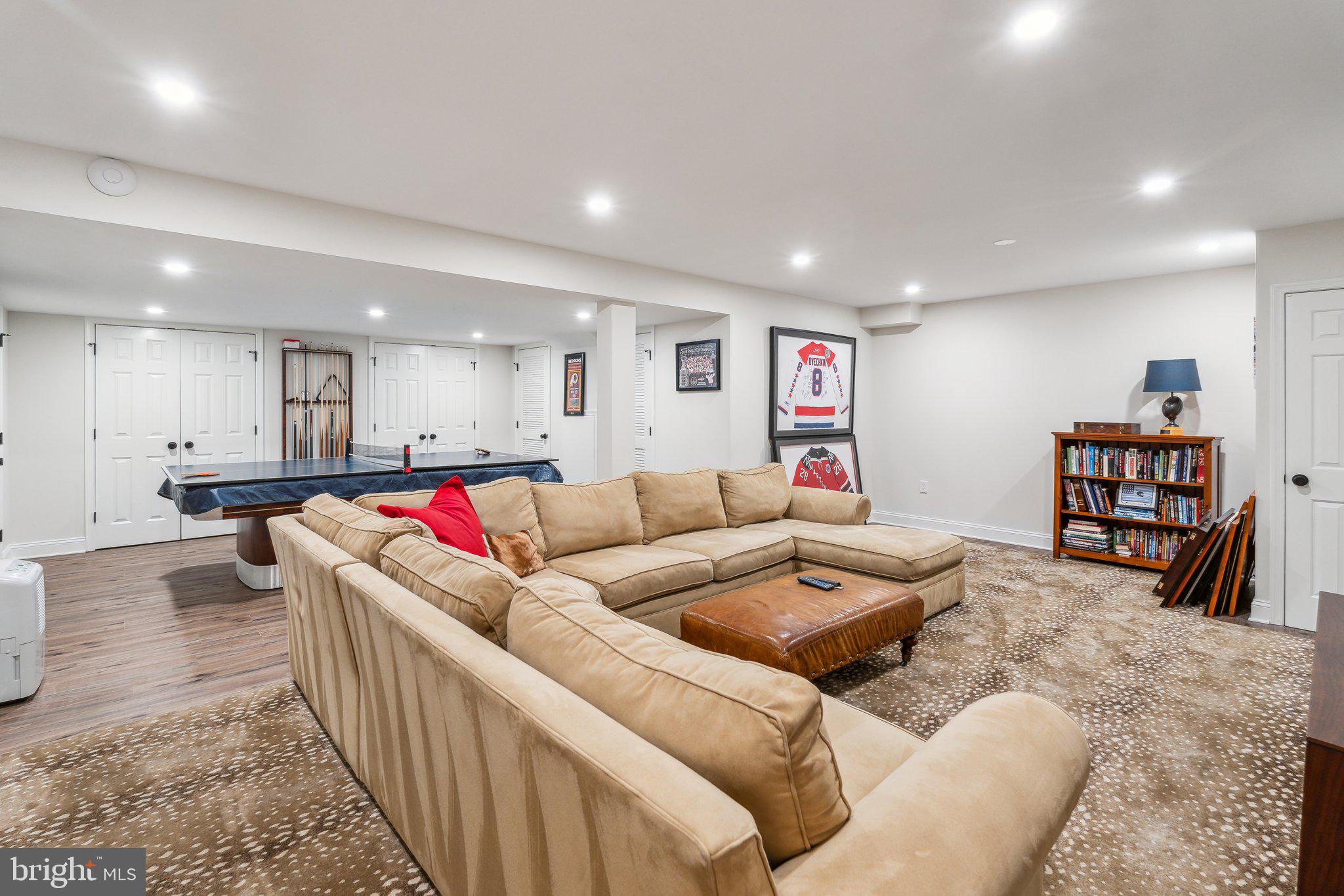 9100 Falls Road Potomac, MD 20854 - Photo 30 of 38