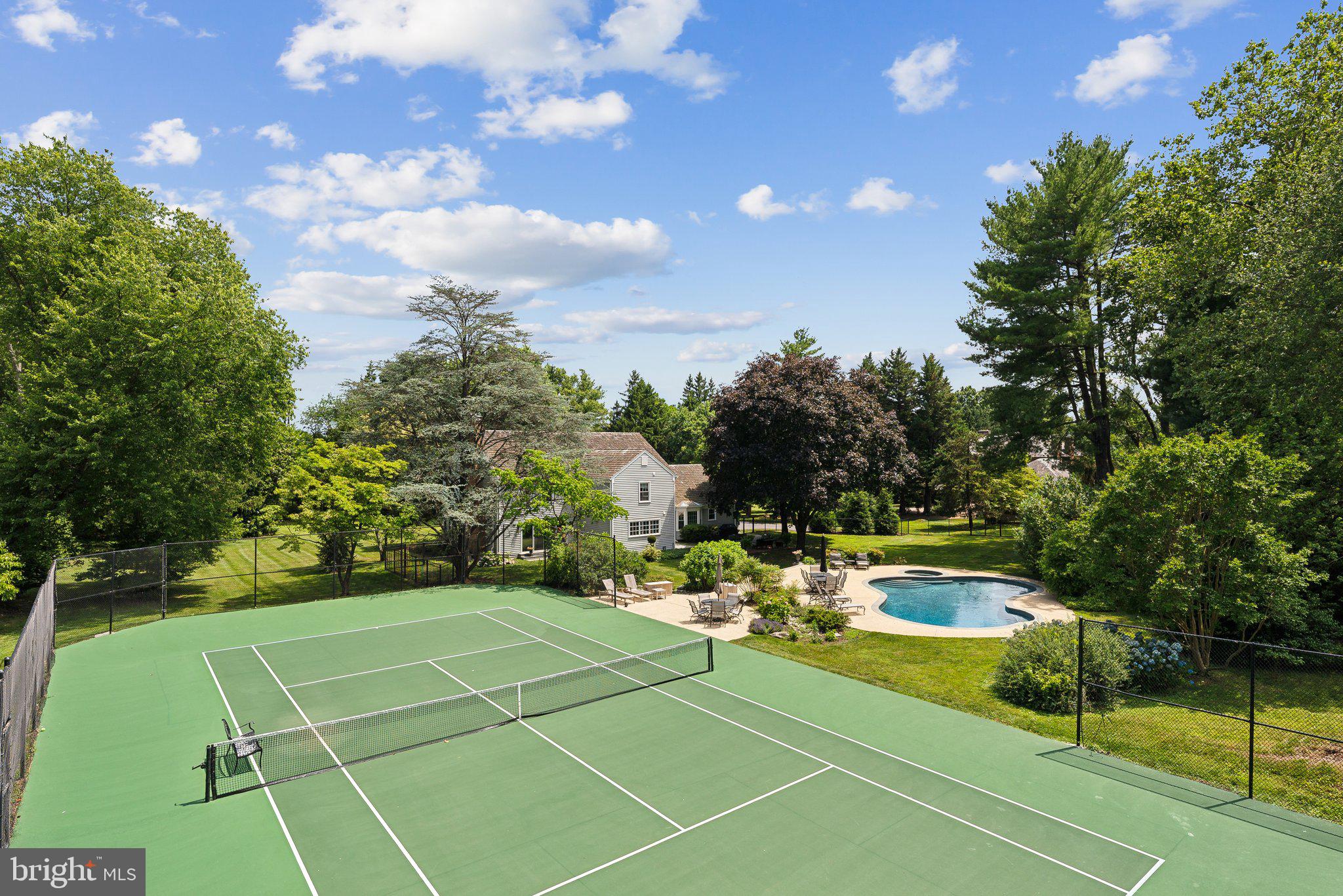 9100 Falls Road Potomac, MD 20854 - Photo 3 of 38