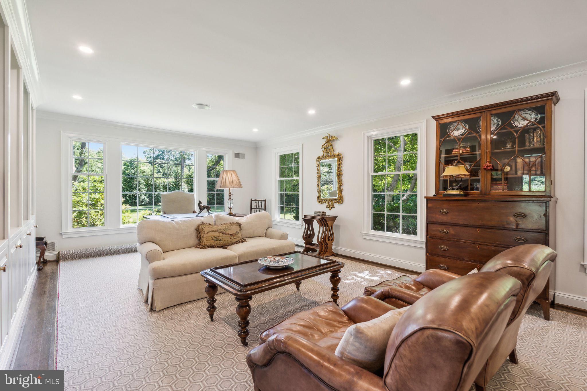 9100 Falls Road Potomac, MD 20854 - Photo 5 of 38