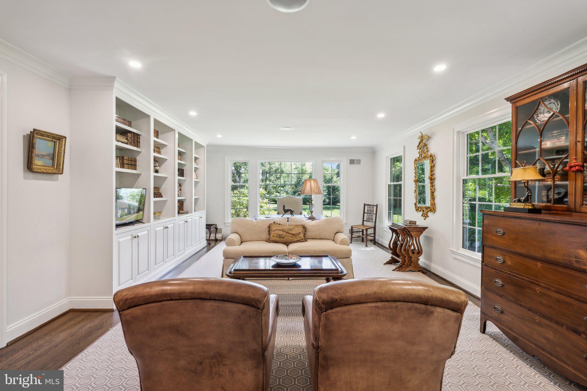 9100 Falls Road Potomac, MD 20854 - Photo 6 of 38