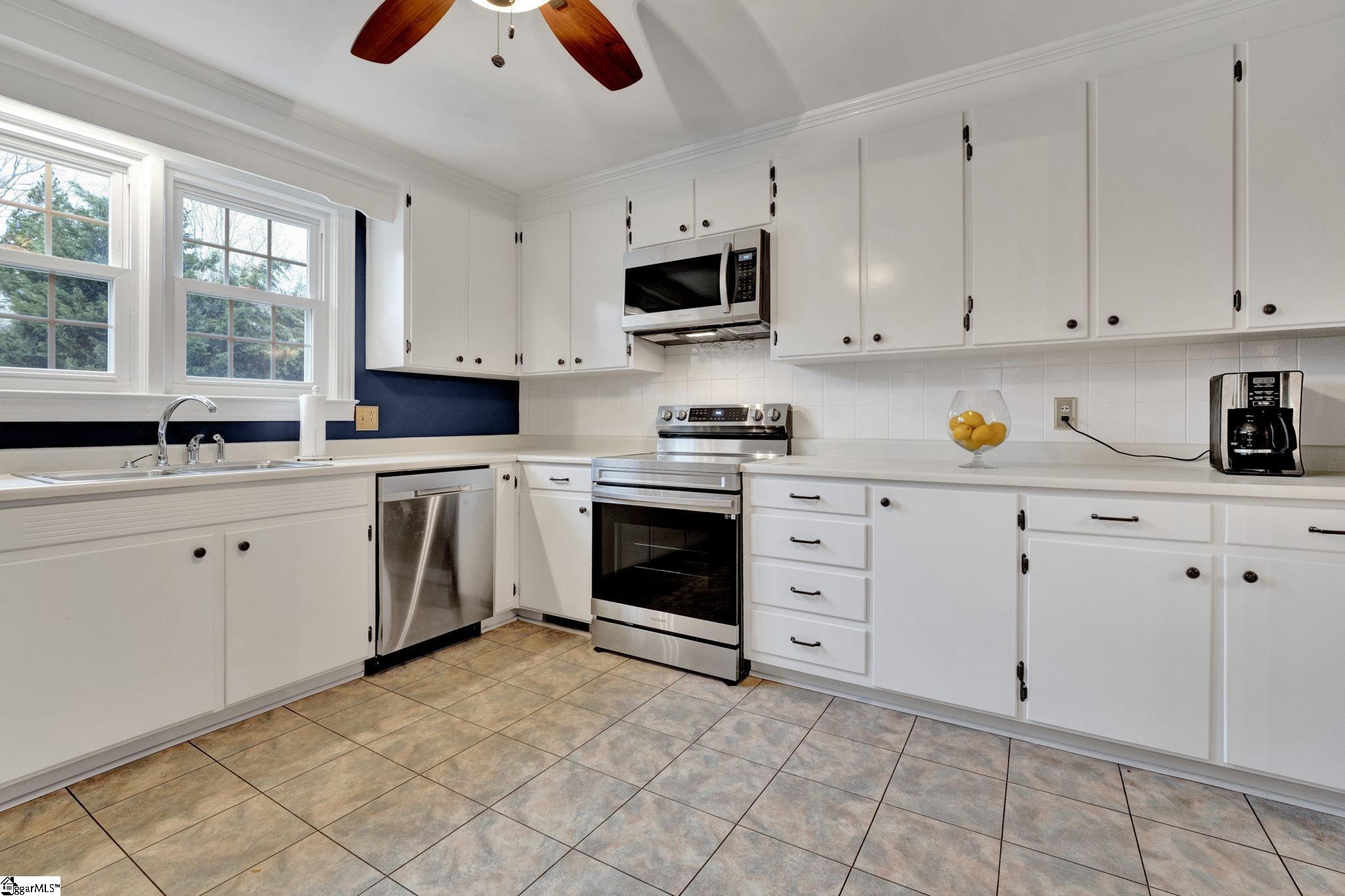 240 Nottingham Road Clinton, SC 29325 - Photo 11 of 35 Gallery Image 11