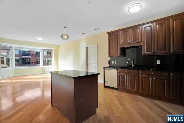 $849,000 | 20 Ave At Port Imperial, Unit 310, West New York, NJ 07093