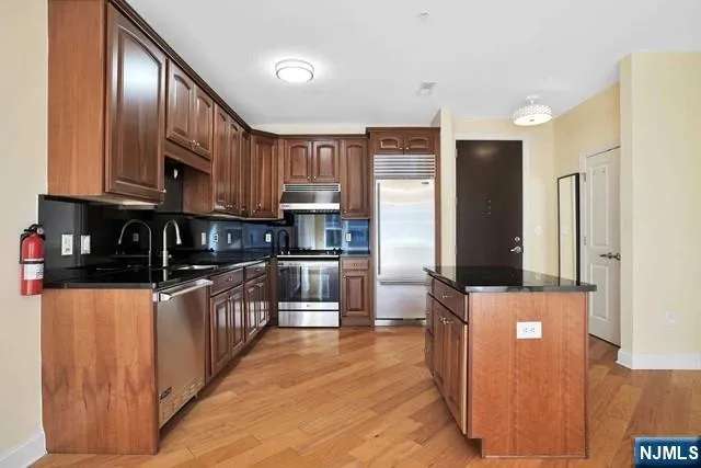 $849,000 | 20 Ave At Port Imperial, Unit 310, West New York, NJ 07093