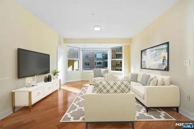 $849,000 | 20 Ave At Port Imperial, Unit 310, West New York, NJ 07093