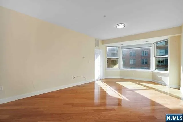 $849,000 | 20 Ave At Port Imperial, Unit 310, West New York, NJ 07093