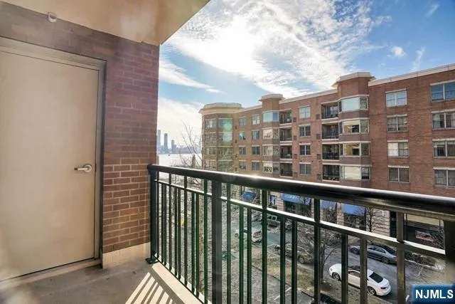 $849,000 | 20 Ave At Port Imperial, Unit 310, West New York, NJ 07093